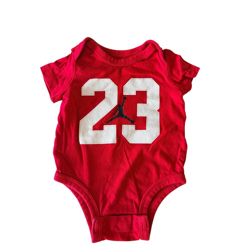 Adorable Nike Jordan Red Baby Bodysuit '23' Print - 3 Months